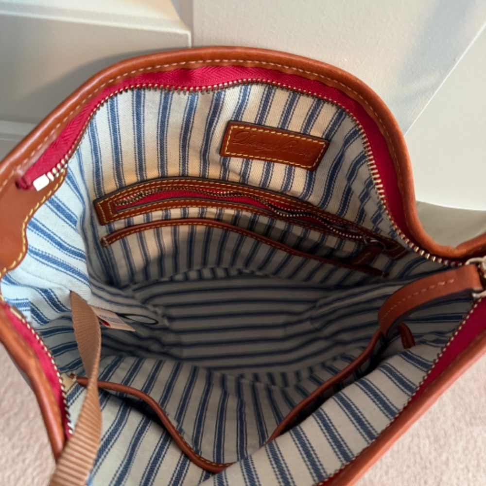 Dooney & Bourke Hobo Wayfarer Khaki Nylon Bag - EXCELLENT CONDITION - Picture 3 of 4